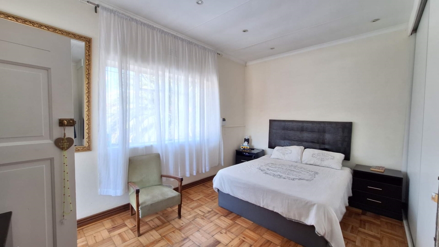 5 Bedroom Property for Sale in Florida Gauteng