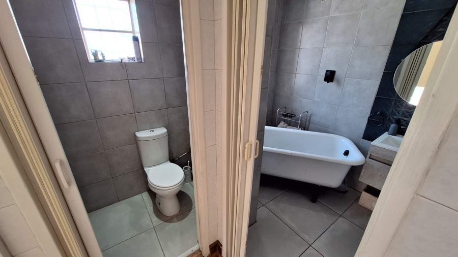 5 Bedroom Property for Sale in Florida Gauteng