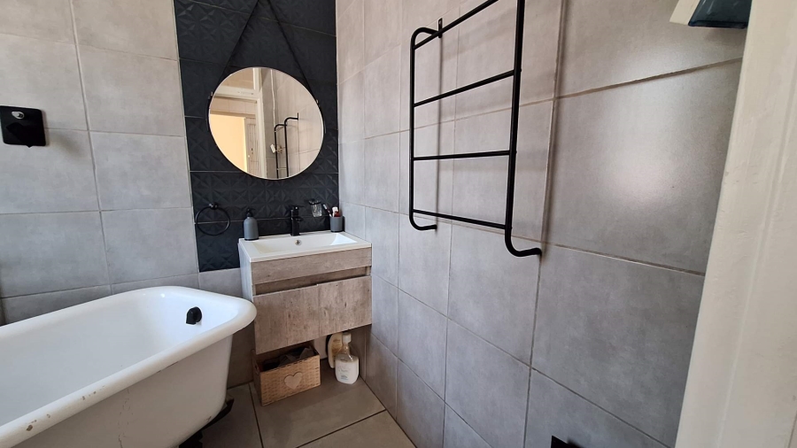 5 Bedroom Property for Sale in Florida Gauteng