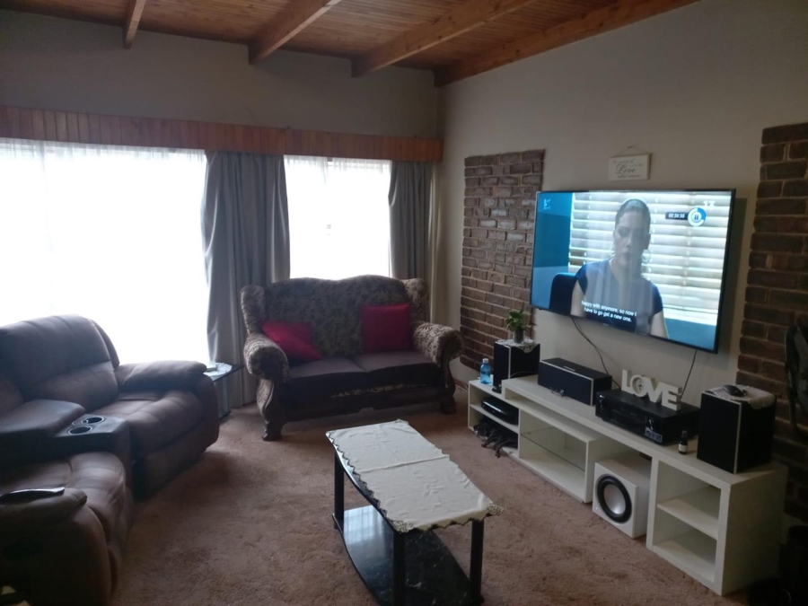 5 Bedroom Property for Sale in Lyttelton Manor Gauteng