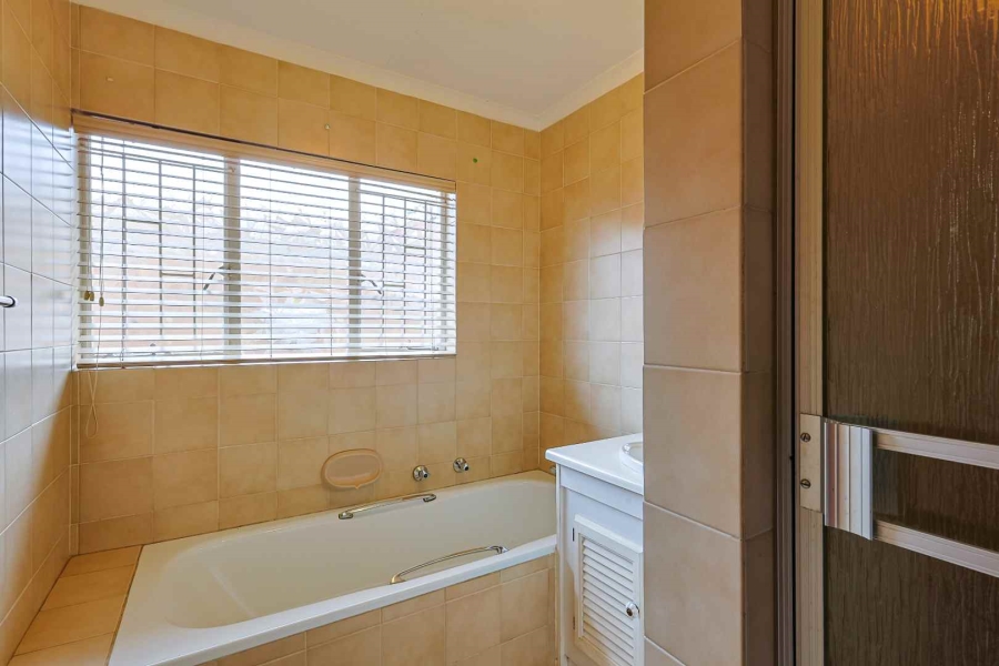 3 Bedroom Property for Sale in Die Wilgers Gauteng