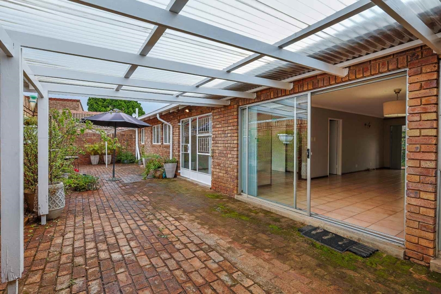 3 Bedroom Property for Sale in Die Wilgers Gauteng