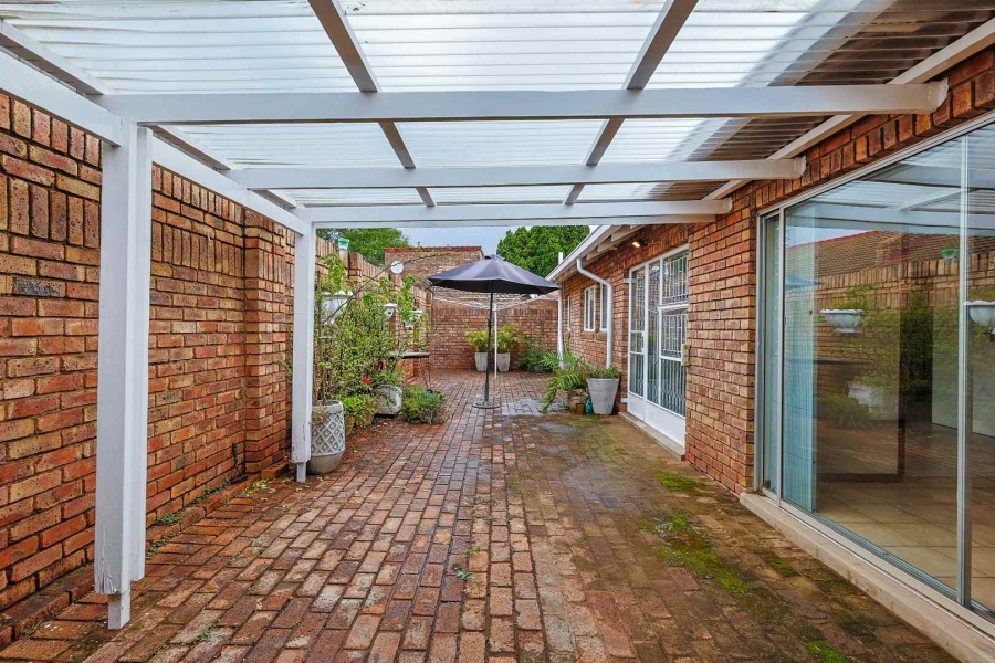 3 Bedroom Property for Sale in Die Wilgers Gauteng