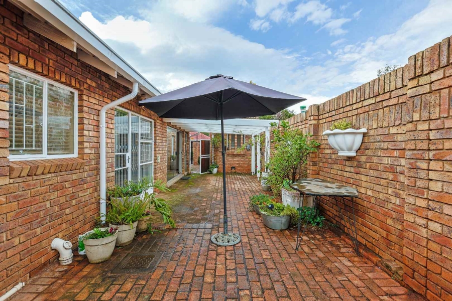 3 Bedroom Property for Sale in Die Wilgers Gauteng