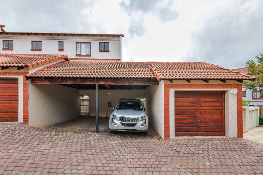 2 Bedroom Property for Sale in Country View Estate Gauteng