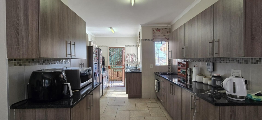 To Let 3 Bedroom Property for Rent in Faerie Glen Gauteng