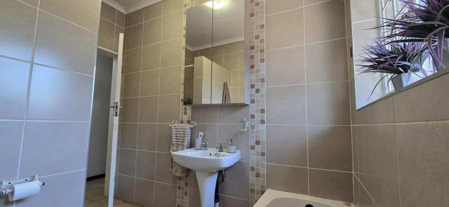 To Let 3 Bedroom Property for Rent in Faerie Glen Gauteng