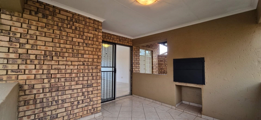 2 Bedroom Property for Sale in The Wilds Gauteng