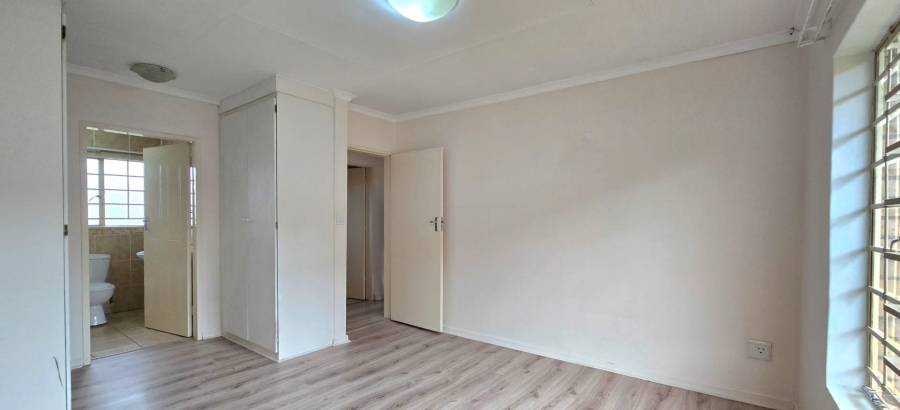 2 Bedroom Property for Sale in The Wilds Gauteng