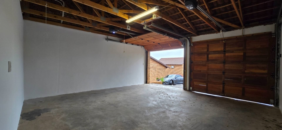 2 Bedroom Property for Sale in The Wilds Gauteng