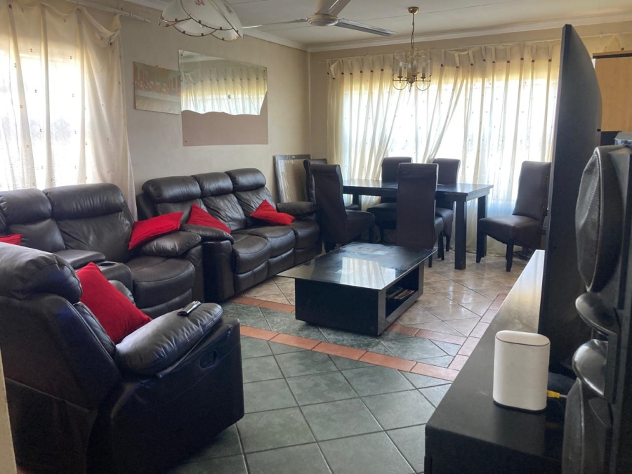 To Let 4 Bedroom Property for Rent in Witpoortjie Gauteng