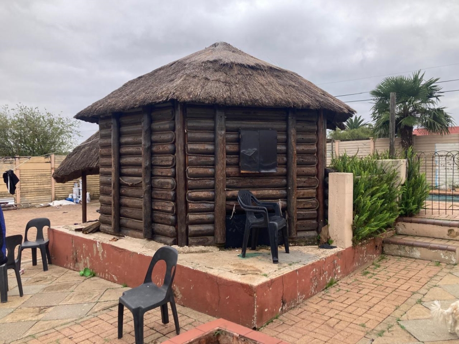 To Let 4 Bedroom Property for Rent in Witpoortjie Gauteng