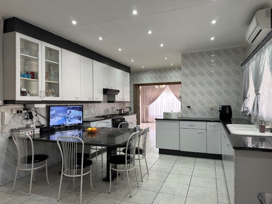 4 Bedroom Property for Sale in Erasmia Gauteng