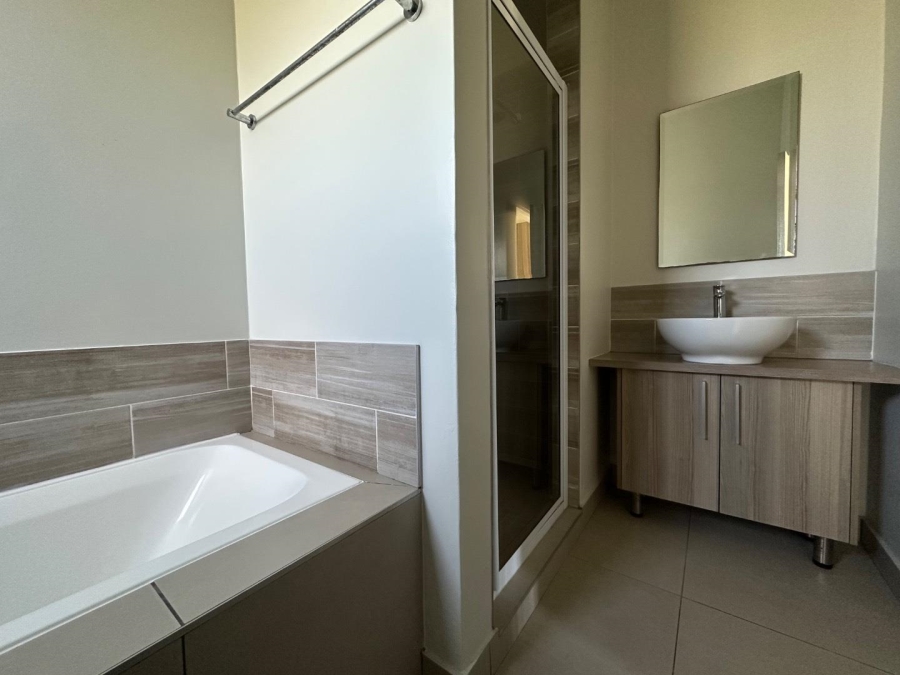 2 Bedroom Property for Sale in Blue Hills Gauteng