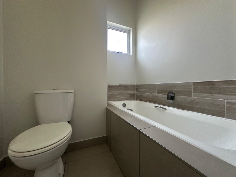 2 Bedroom Property for Sale in Blue Hills Gauteng