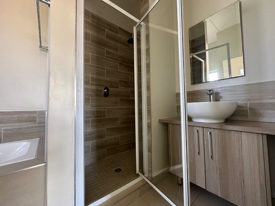 2 Bedroom Property for Sale in Blue Hills Gauteng