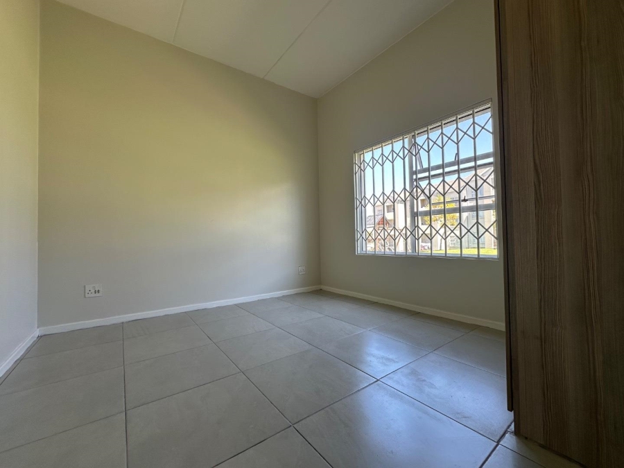 2 Bedroom Property for Sale in Blue Hills Gauteng