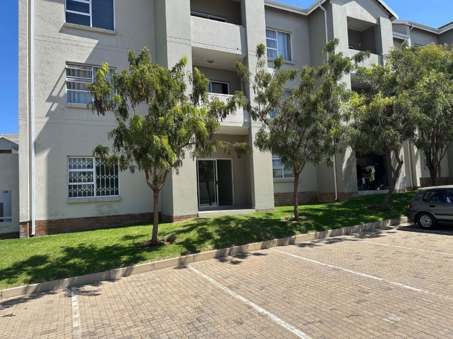 2 Bedroom Property for Sale in Blue Hills Gauteng
