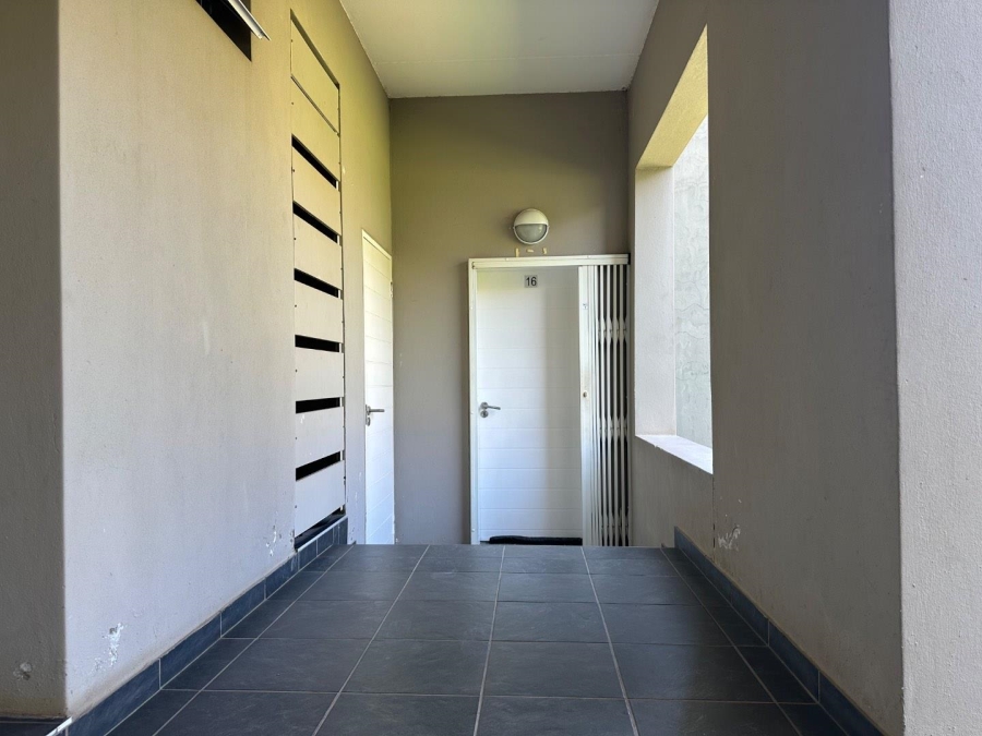 2 Bedroom Property for Sale in Blue Hills Gauteng