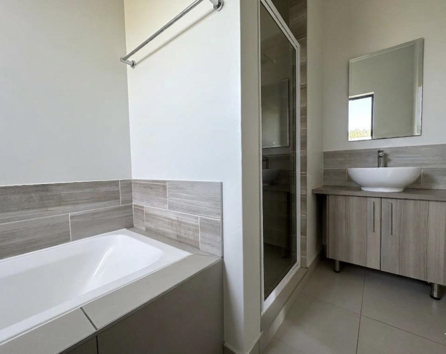 2 Bedroom Property for Sale in Blue Hills Gauteng