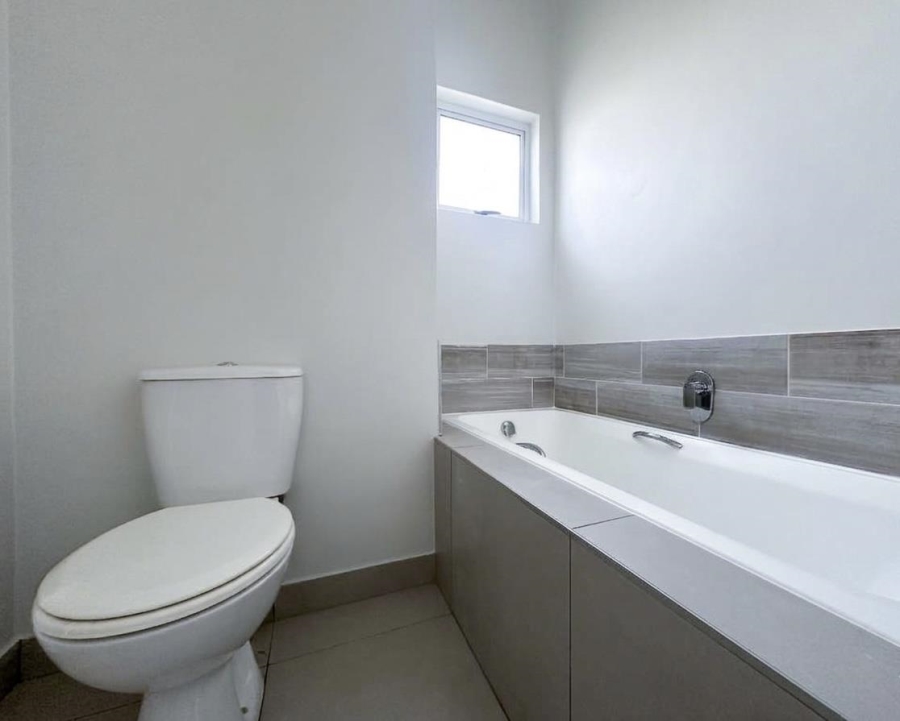 2 Bedroom Property for Sale in Blue Hills Gauteng
