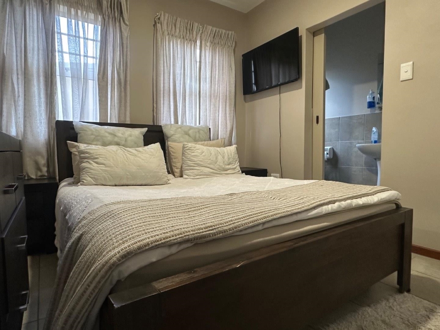 2 Bedroom Property for Sale in Kosmosdal Gauteng