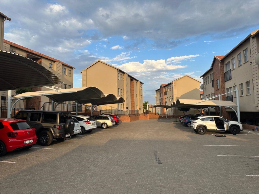 2 Bedroom Property for Sale in Kosmosdal Gauteng