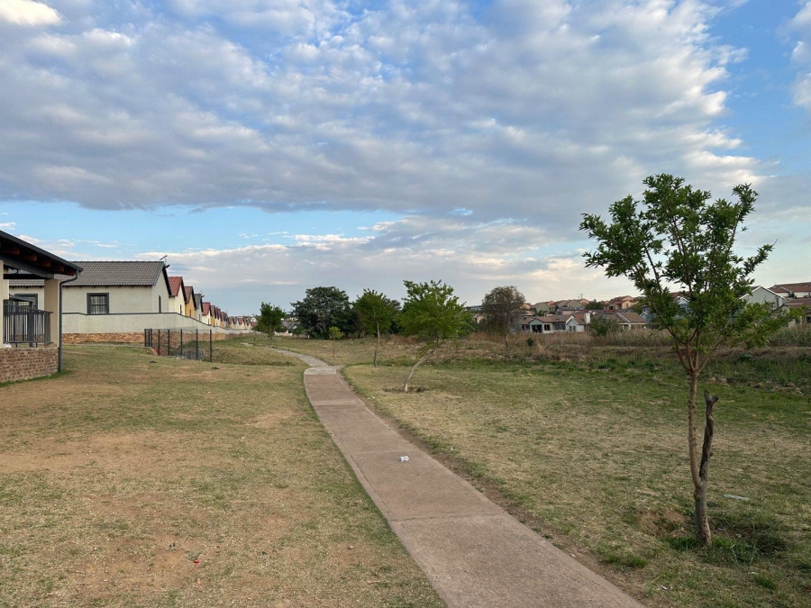 2 Bedroom Property for Sale in Kosmosdal Gauteng