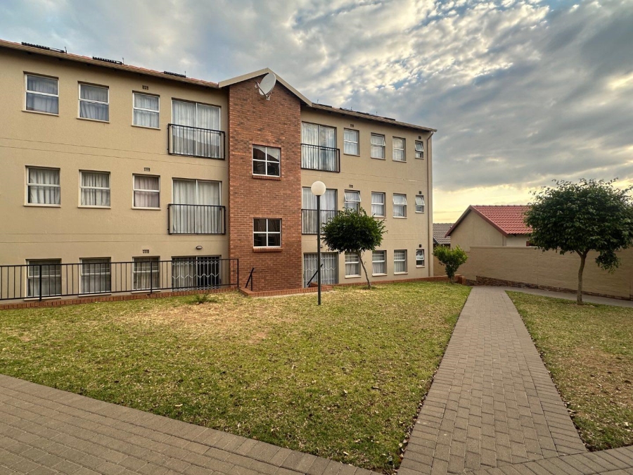 2 Bedroom Property for Sale in Kosmosdal Gauteng