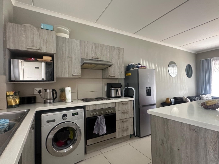 2 Bedroom Property for Sale in Erand Gardens Gauteng