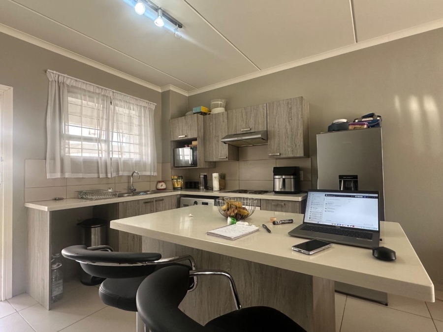 2 Bedroom Property for Sale in Erand Gardens Gauteng