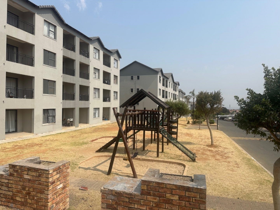 2 Bedroom Property for Sale in Erand Gardens Gauteng
