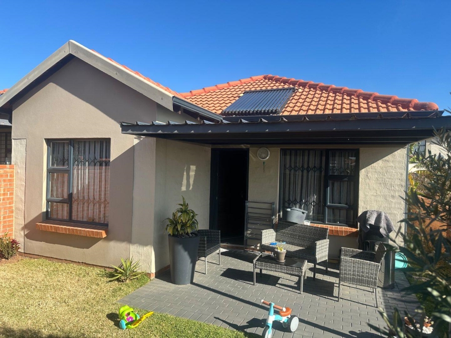 2 Bedroom Property for Sale in The Reeds Gauteng