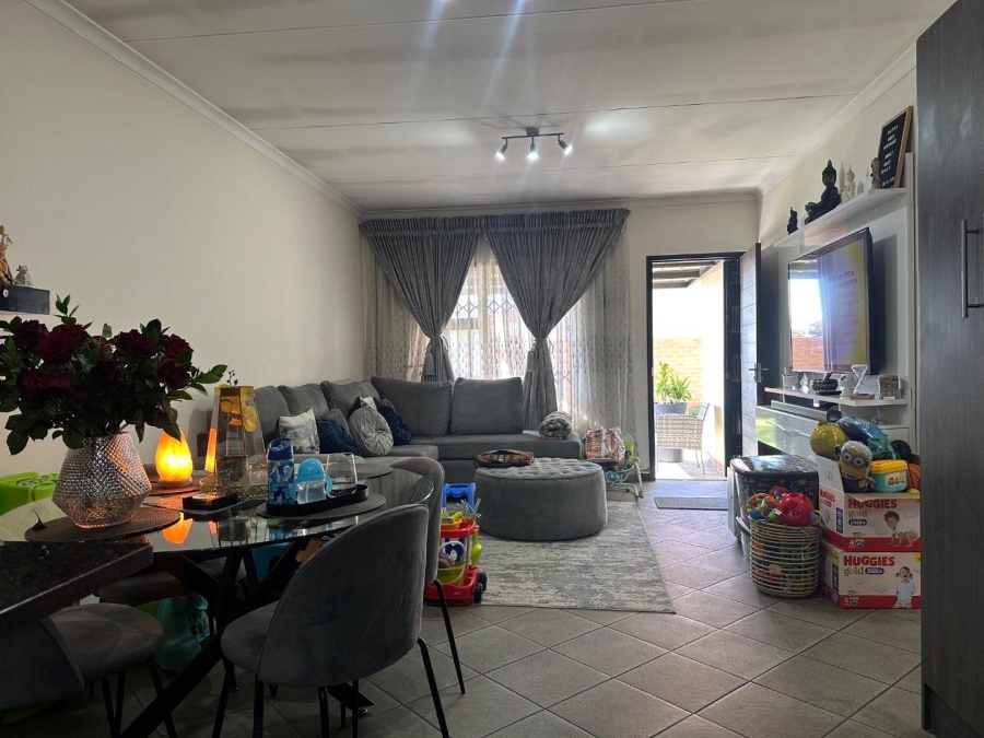 2 Bedroom Property for Sale in The Reeds Gauteng