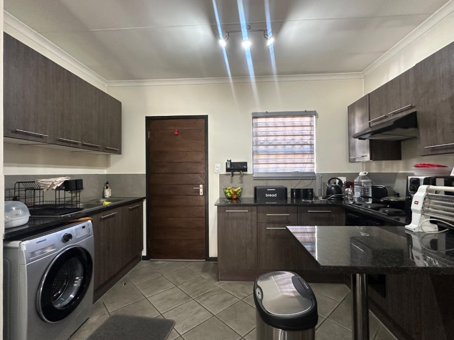 2 Bedroom Property for Sale in The Reeds Gauteng