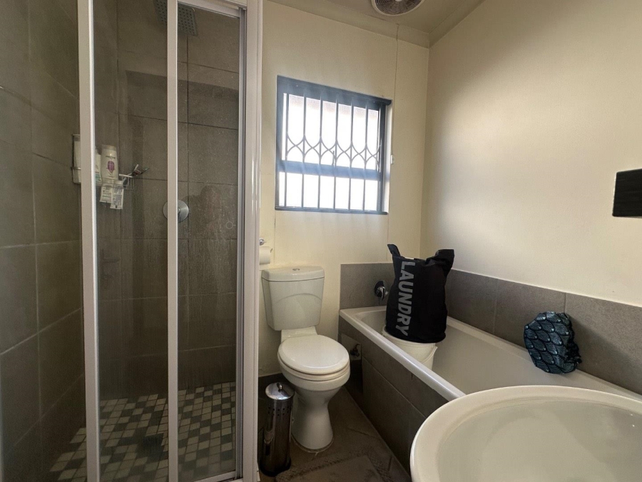 2 Bedroom Property for Sale in The Reeds Gauteng