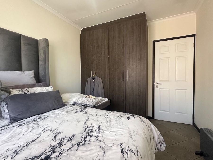 2 Bedroom Property for Sale in The Reeds Gauteng