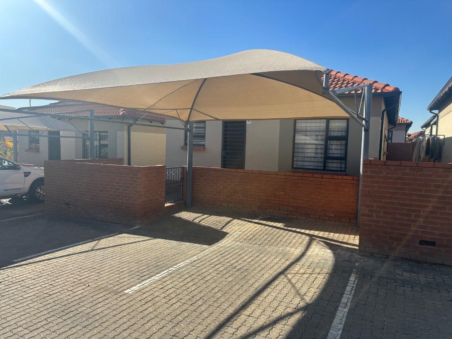 2 Bedroom Property for Sale in The Reeds Gauteng