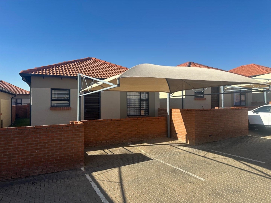 2 Bedroom Property for Sale in The Reeds Gauteng