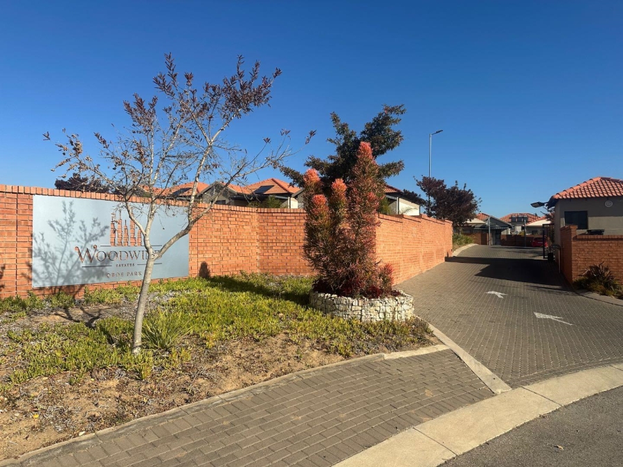 2 Bedroom Property for Sale in The Reeds Gauteng