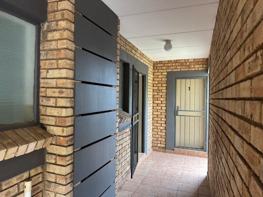 2 Bedroom Property for Sale in North Riding Gauteng