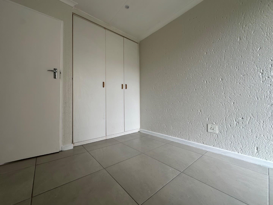 1 Bedroom Property for Sale in Vorna Valley Gauteng