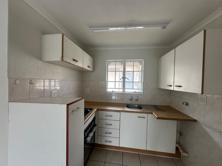 1 Bedroom Property for Sale in Vorna Valley Gauteng