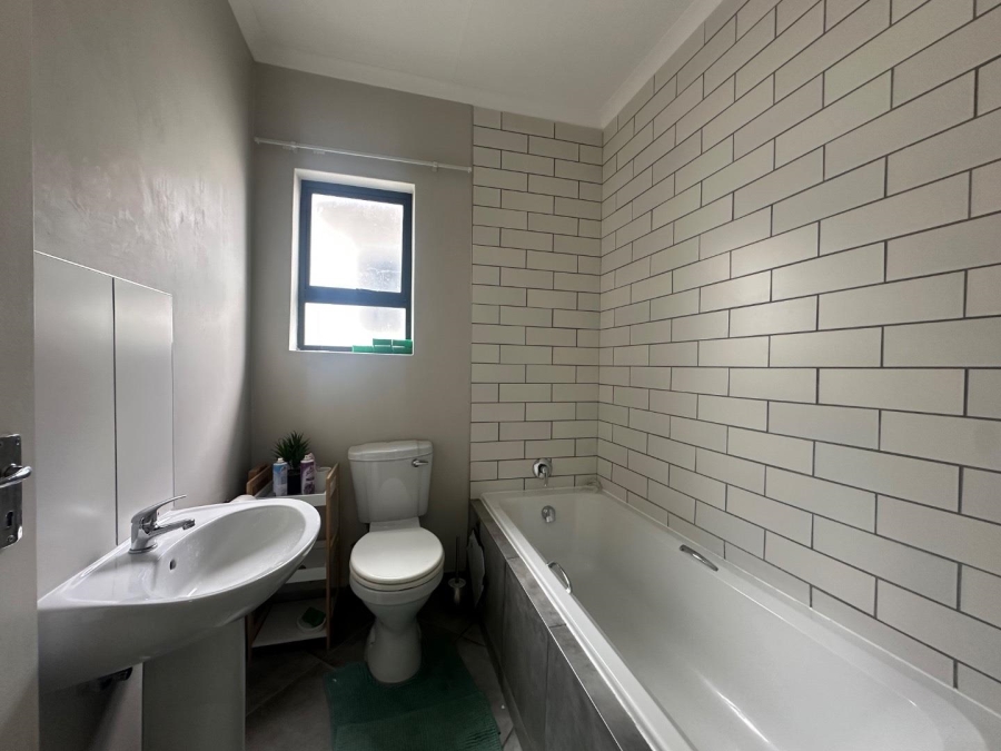 3 Bedroom Property for Sale in Kosmosdal Gauteng