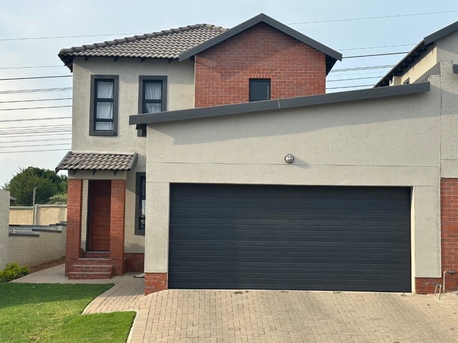 3 Bedroom Property for Sale in Kosmosdal Gauteng
