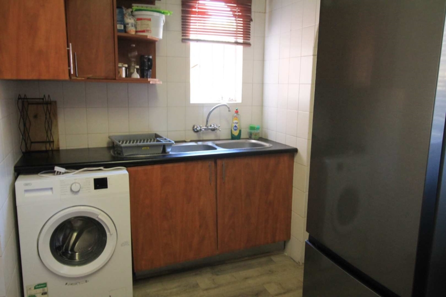 2 Bedroom Property for Sale in Corlett Gardens Gauteng