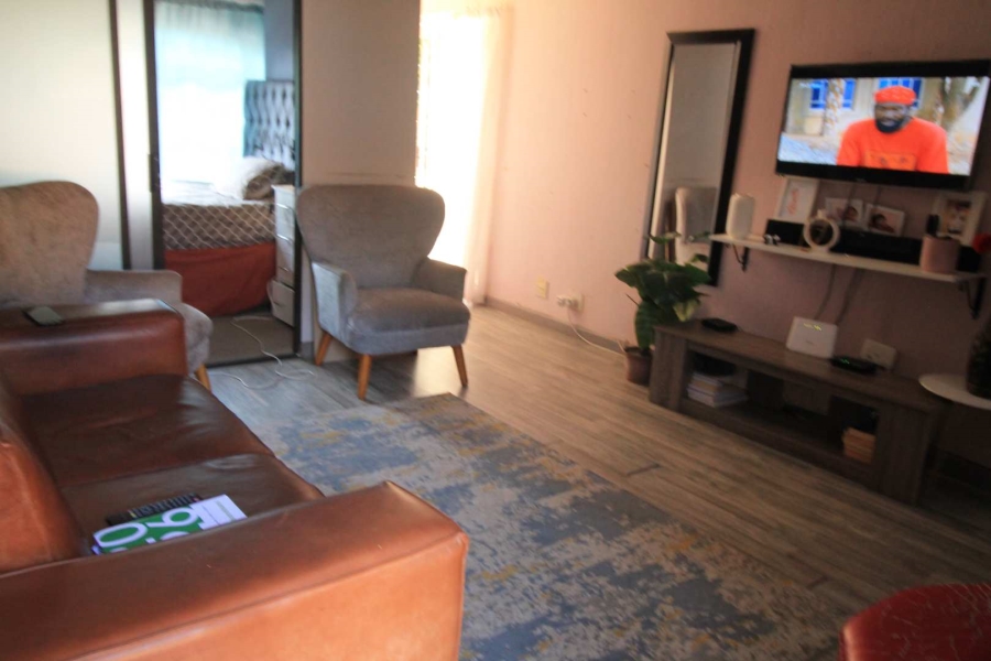 2 Bedroom Property for Sale in Corlett Gardens Gauteng