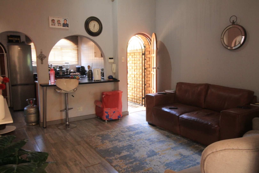 2 Bedroom Property for Sale in Corlett Gardens Gauteng