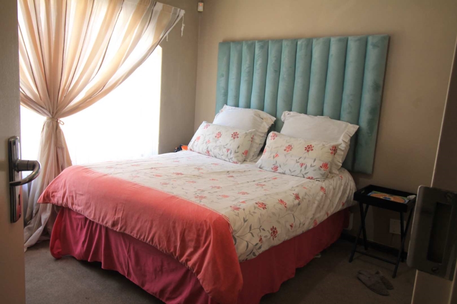 2 Bedroom Property for Sale in Corlett Gardens Gauteng