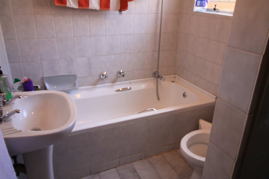 2 Bedroom Property for Sale in Corlett Gardens Gauteng